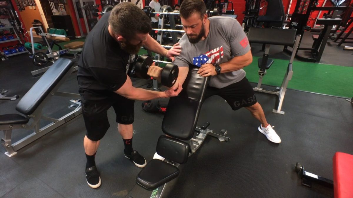 Single arm DB preacher curls
