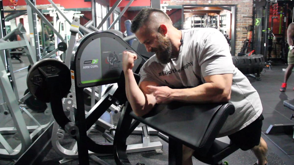 Machine preacher curls