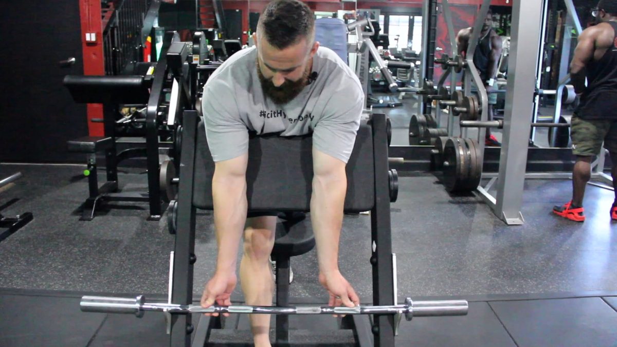 EZ preacher curls