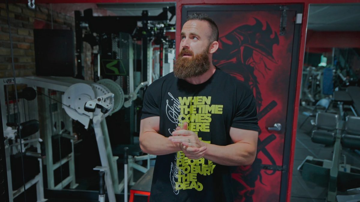 Single arm cable pull down